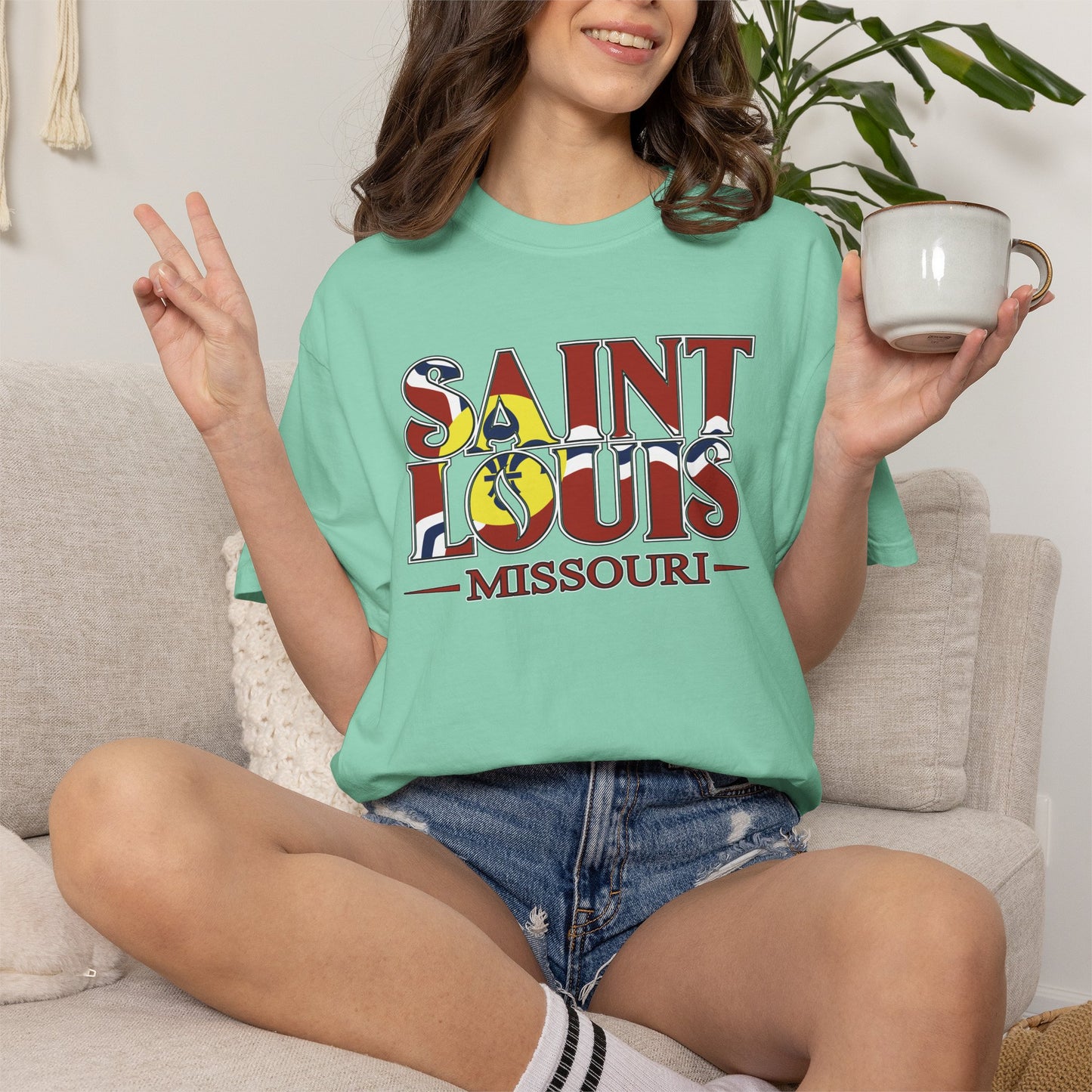 Saint Louis Missouri T-Shirt — Vintage St. Louis Flag Graphic Tee