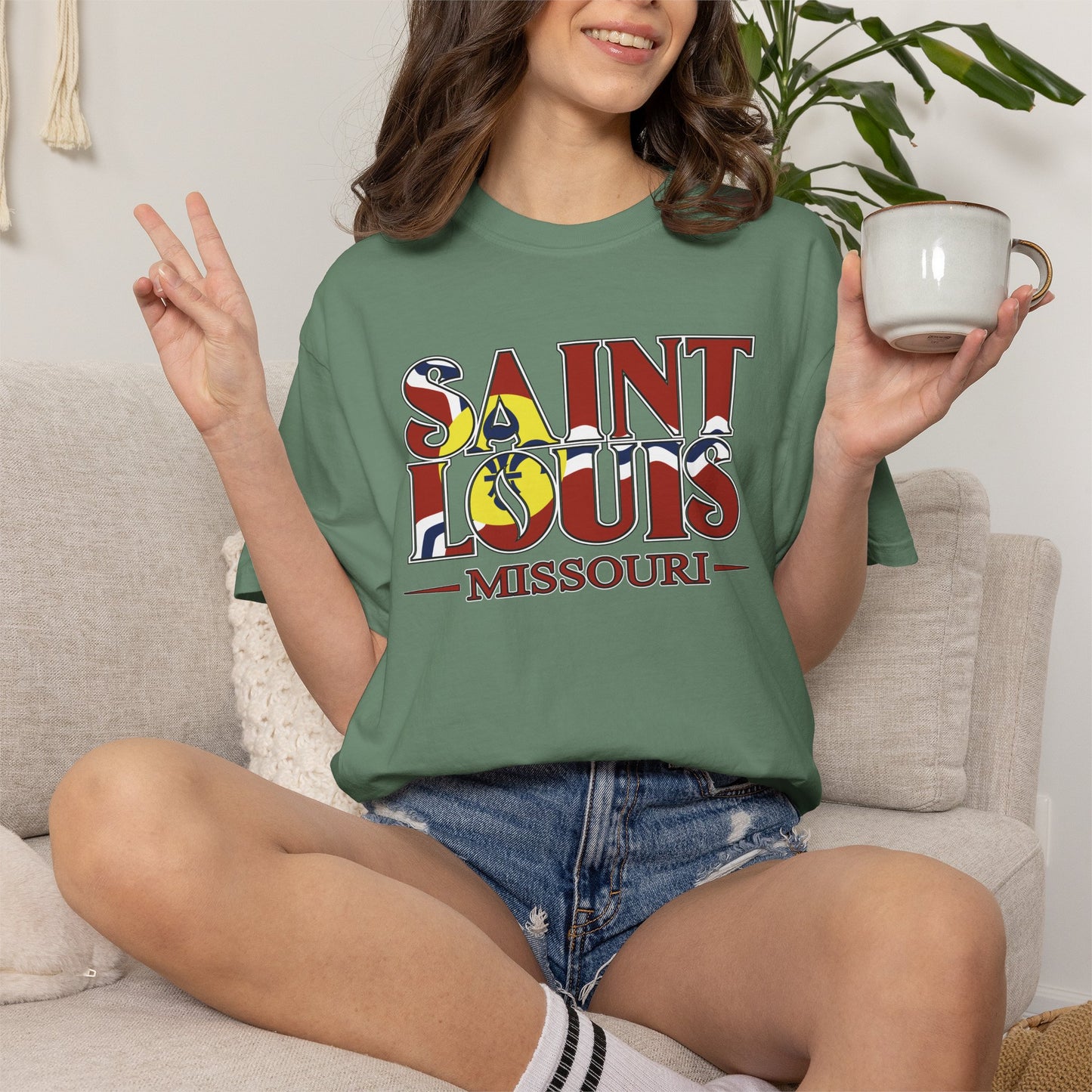Saint Louis Missouri T-Shirt — Vintage St. Louis Flag Graphic Tee