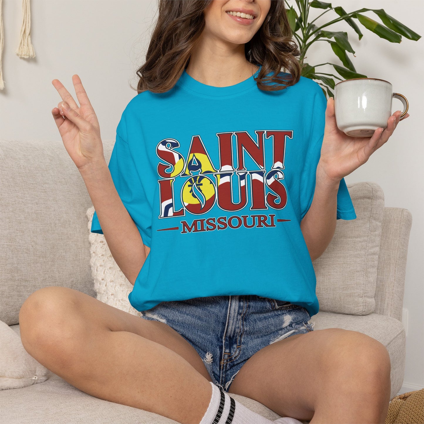 Saint Louis Missouri T-Shirt — Vintage St. Louis Flag Graphic Tee