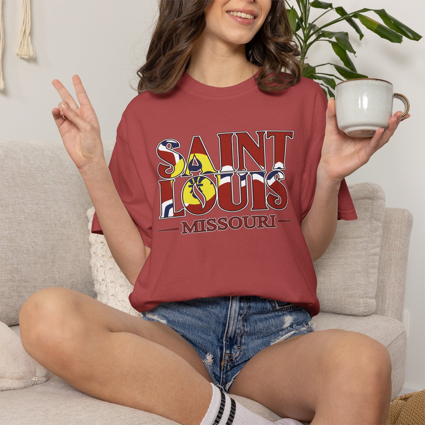 Saint Louis Missouri T-Shirt — Vintage St. Louis Flag Graphic Tee